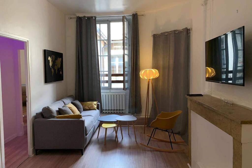 Appartamento T2 Centre Historique☆☆☆meublé de tourisme 3étoiles Chambéry Esterno foto